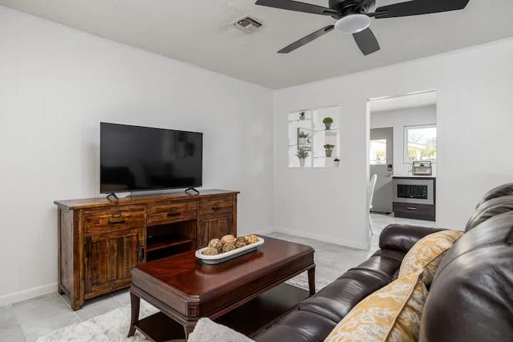Aunt Polly’s House vacation rental listed by Lauren Douglas