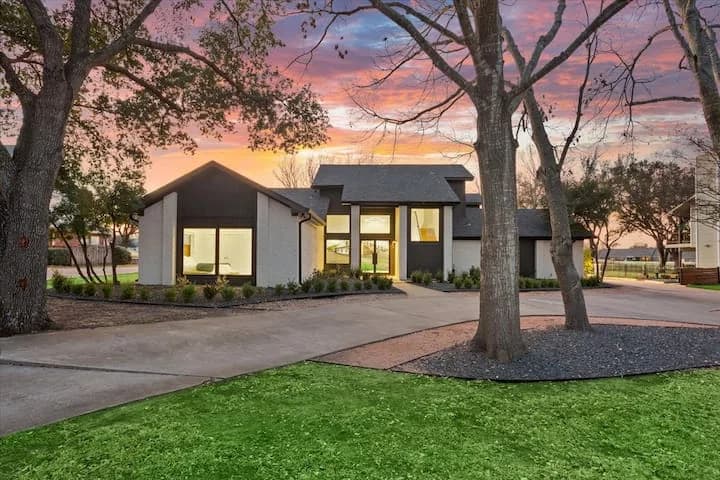 Mill Creek Home on Golf Course vacation rental listed by Lauren Douglas